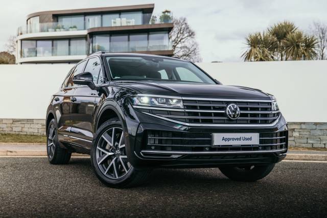 Volkswagen Touareg 3.0 TSI eHybrid 4Motion Tip Elegance Estate Hybrid Grenadilla Black